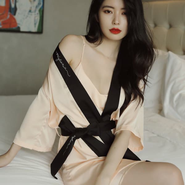 Váy ngủ và áo choàng ngủ hai mảnh