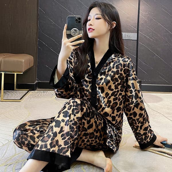 Set đồ ngủ hoạ tiết da báo trendy