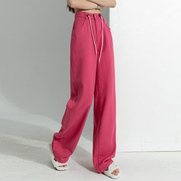 Quần denim màu hồng độc đáo
