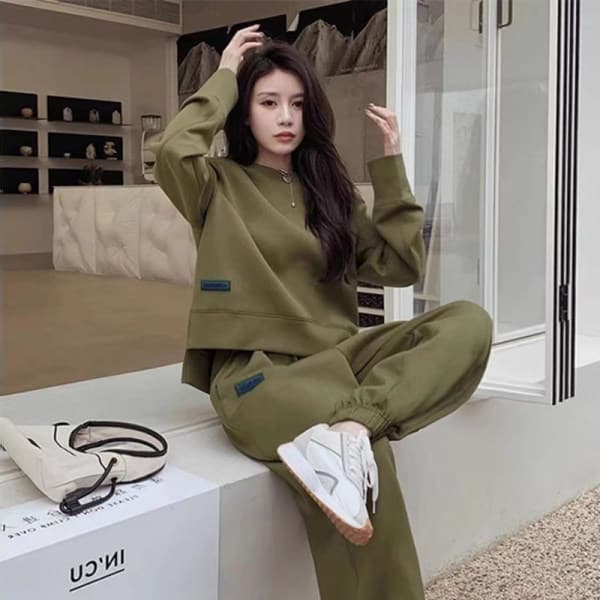 Bộ đồ rộng rãi phong cách casual